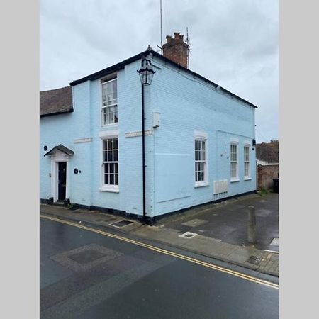 City Centre Entire Studio Apartment Chichester Bagian luar foto