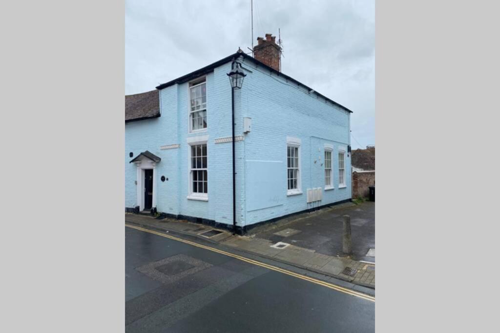 City Centre Entire Studio Apartment Chichester Bagian luar foto